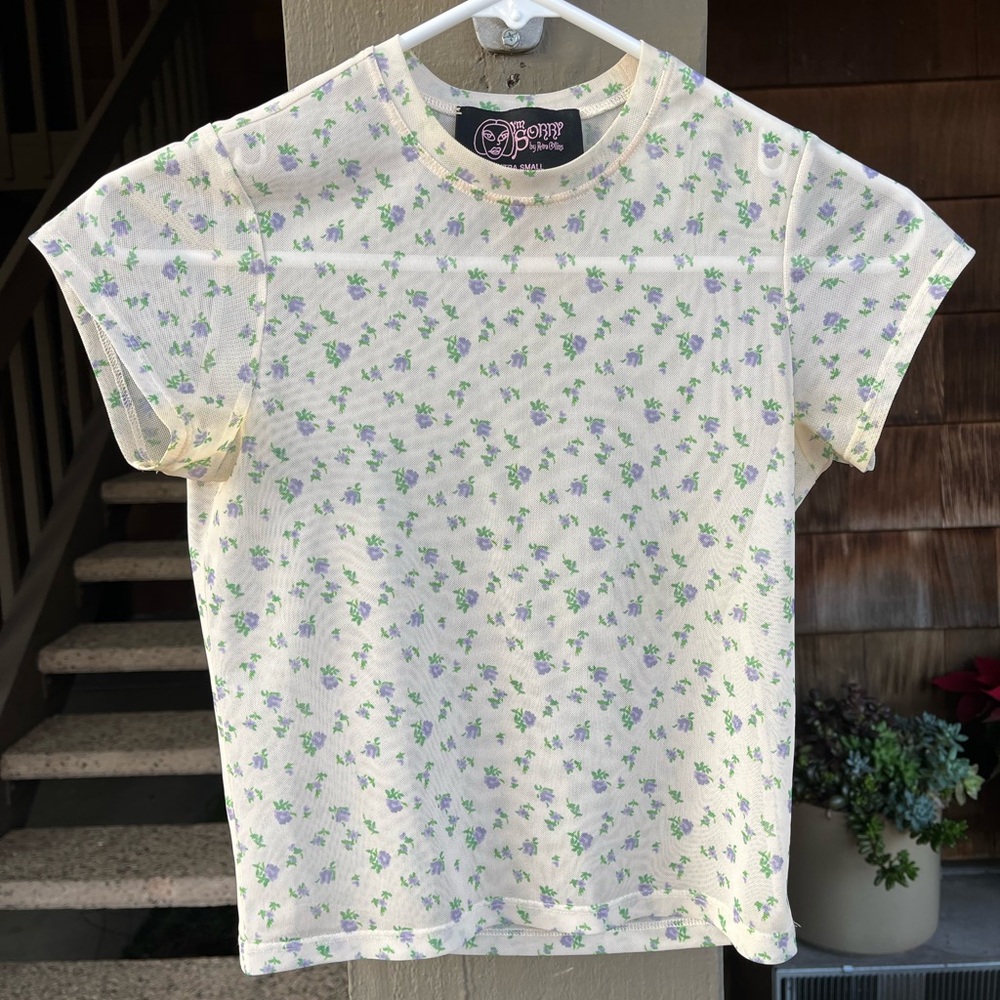 petra collin’s i’m sorry ‘yellow seashell’ flower mesh baby tee
